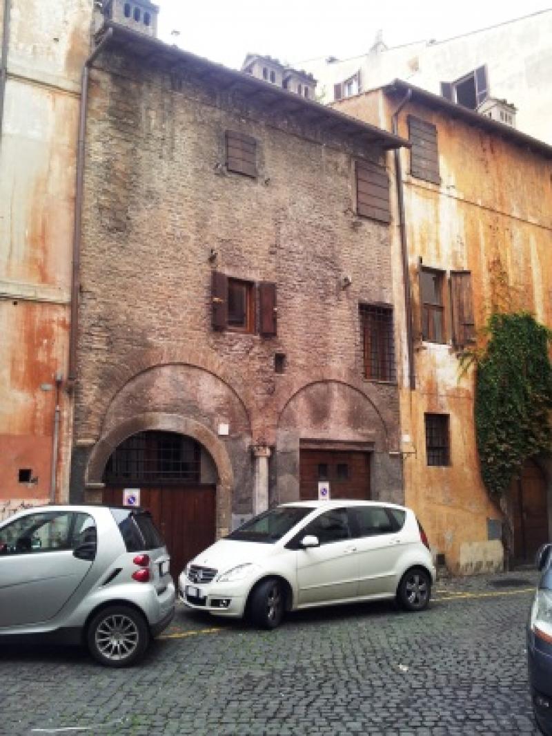 Vendesi Casa Indipendente a Roma via arco della pace
