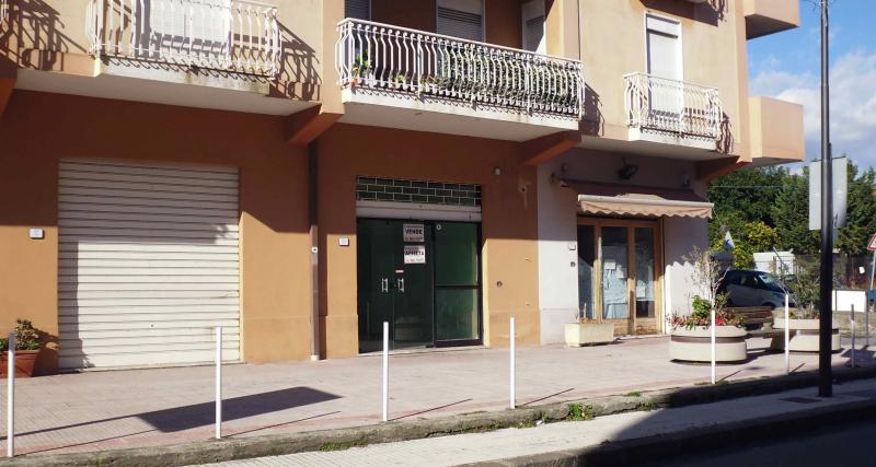 Affittasi Locale Commerciale a Sant'Alessio Siculo via consolare valeria 30