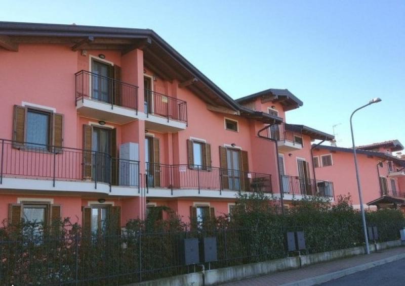 Vendesi Appartamento a Castelletto sopra Ticino via dante alighieri