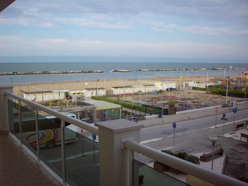 Affittasi Albergo Hotel a Rimini mare