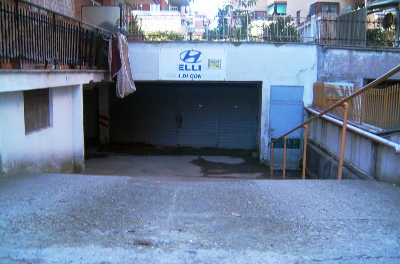 Vendesi Garage Box Posto Auto a Roma via delle aleutine 19