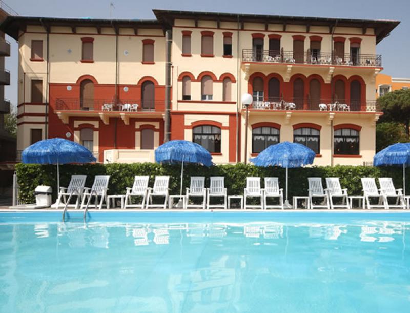 Vendesi Albergo Hotel a Rimini viale regina elena 56