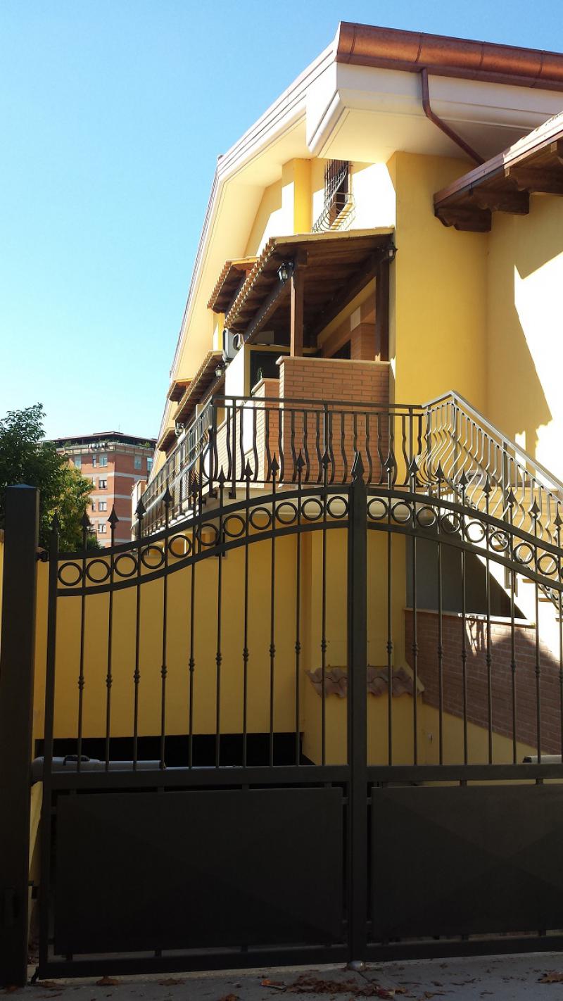 Vendesi Villa a Schiera a Guidonia Montecelio via roma 308
