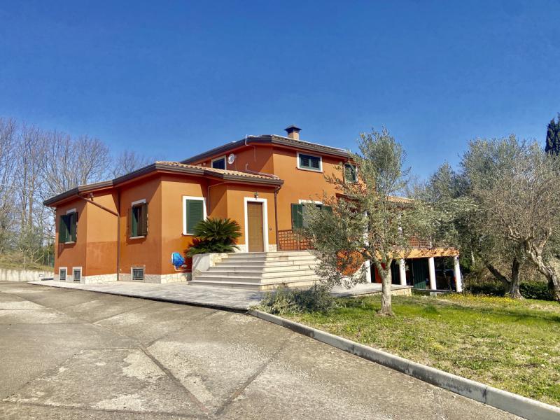 Vendesi Villa Singola Villino a San Nicola Manfredi contrada monte