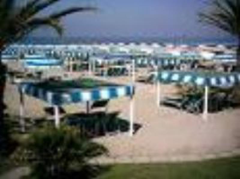versilia  loc.  marina di pietrasanta a 50 metri dalla spiaggia, vista mare 