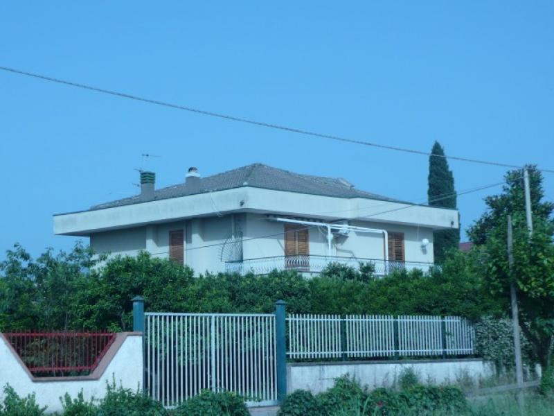 Vendesi Villa Singola Villino a Battipaglia s.s.18