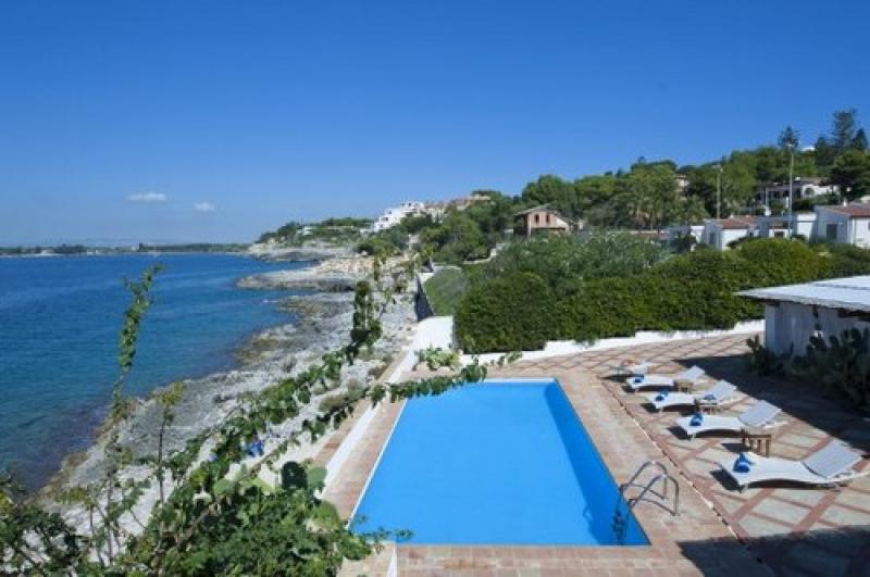 siracusa vendesi villa sul mare al plemmirio ia-2995