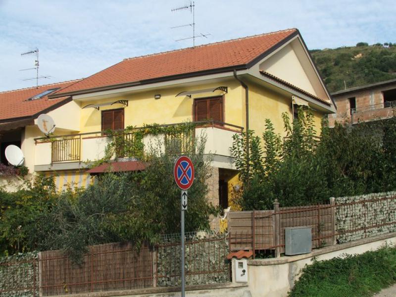 vendo ad ascea capoluogoco villino capofila con giardino