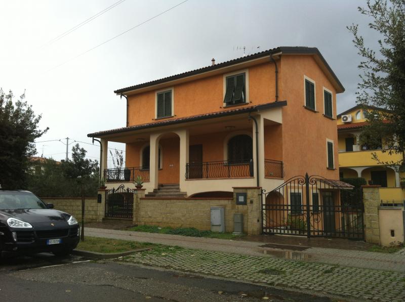Vendesi Villa Singola Villino a Cecina cecina