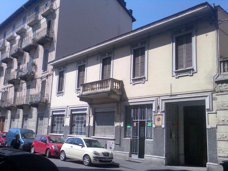 Vendesi Casa Indipendente a Torino via carmagnola n. 04