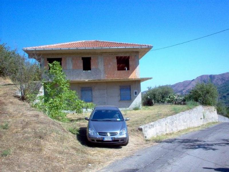 villetta singola sant angelo di brolo vendesi