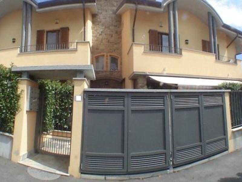 casorezzo vendita appartamento con giardino e taverna