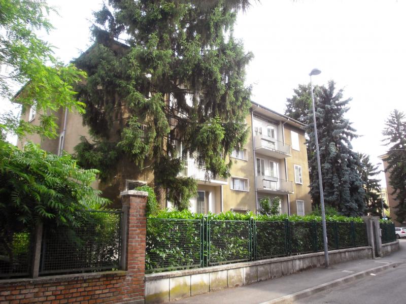 ferrara zona acquedotto vendita ampio appartamento con p. auto