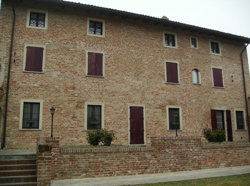 Vendesi Casa Indipendente a Pomaro Monferrato centro