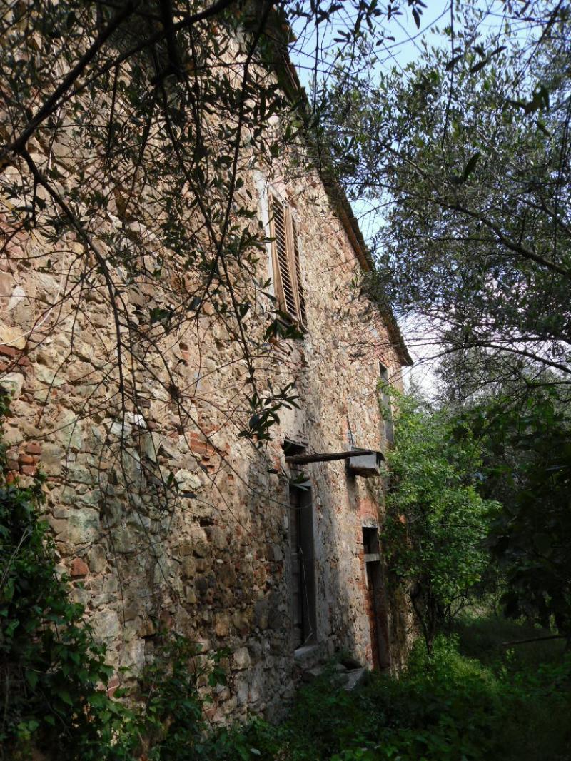 Vendesi Rustico Casale Corte a Serravalle Pistoiese cantagrillo