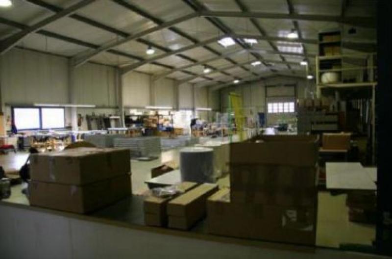 Vendesi Capannone Industriale  Doschwitz