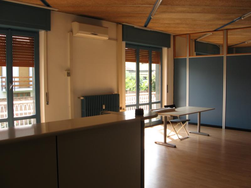 cernusco s/nav.zona centrale-ufficio/studio mq. 150 con posti auto
