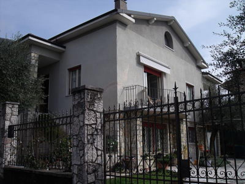 salò vendo anche con parziale permuta villa singola con 2 appartamenti