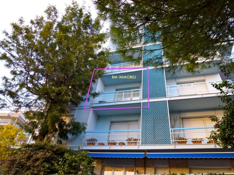 sanremo: in vendita, luminoso appartamento con vista mare, a piano secondo