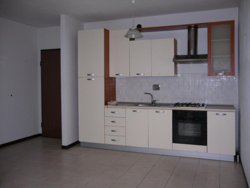 aa102 pescia pressi affitto appartamento arredato con terrazza