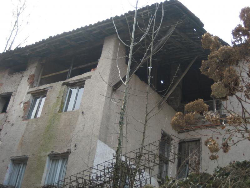 rustico parzialmente ristutturato in contrada lungo la via dell acqua valli del pasubio