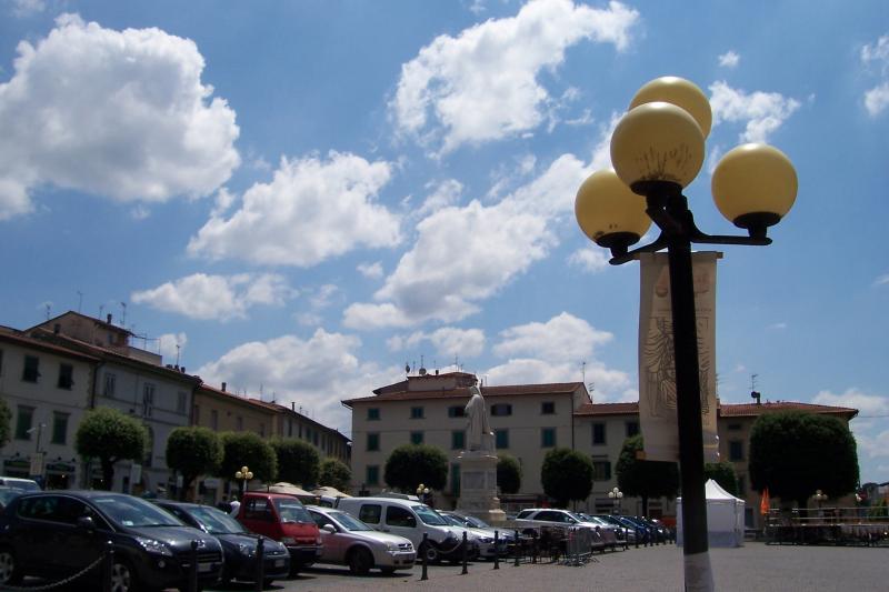 grande passaggio vendesi fondo commerciale libero