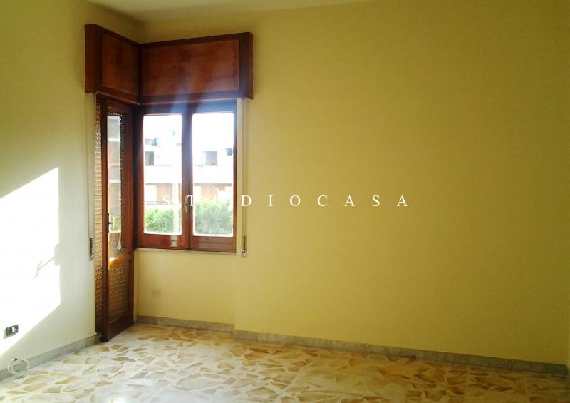 nel prezzo condominio, box auto, si cagnolino.