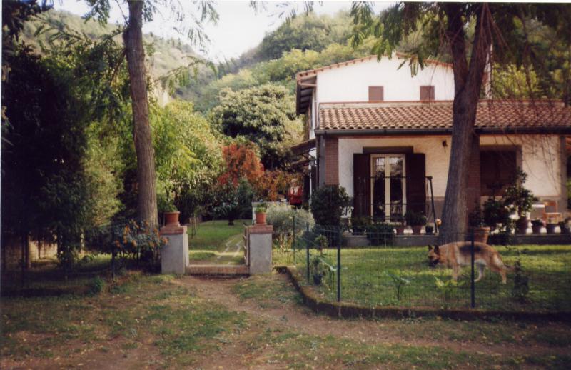 villa indipendente con giardino di 2300 mq