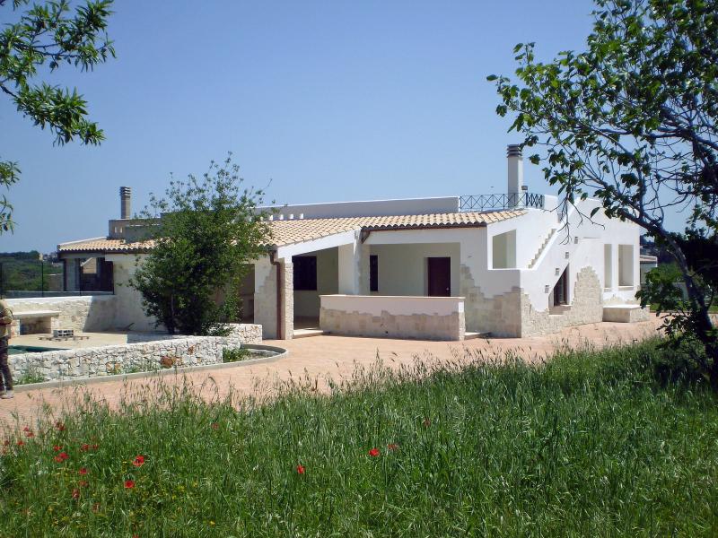 villa con piscina in collina/mare, zona turistica/servita vendesi