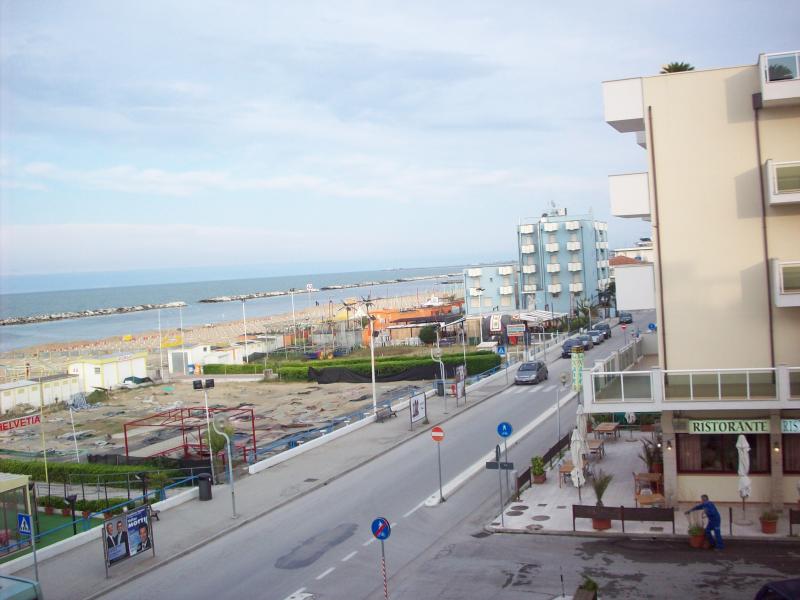 albergo licenza annuale rimini sud a mt.100 dal mare