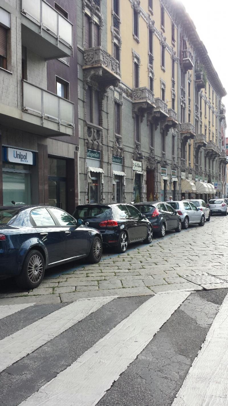 affitto negozio pz wagner 6 milano lato chiesa