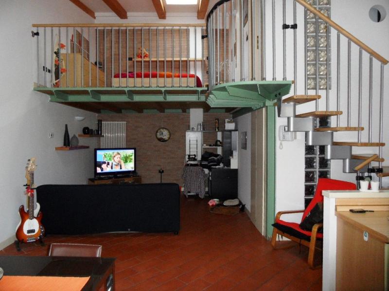 a flero loft con due camere porticato e giardino,ideale animali