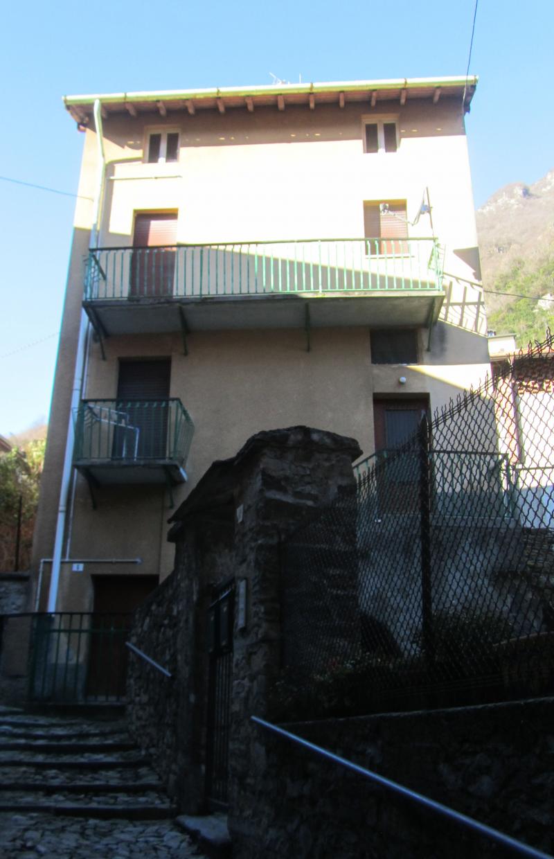 laglio - vendesi casa indipendente - prezzo trattabile