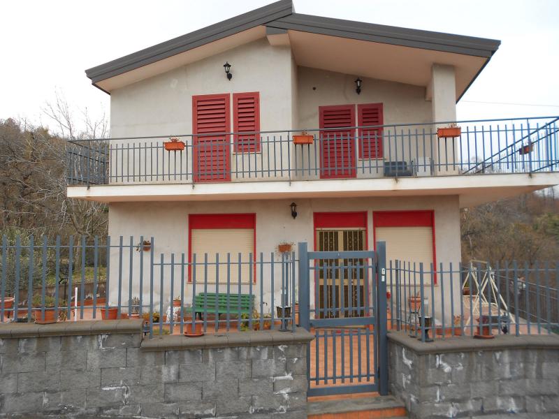 villa in vendita a sant alfio
