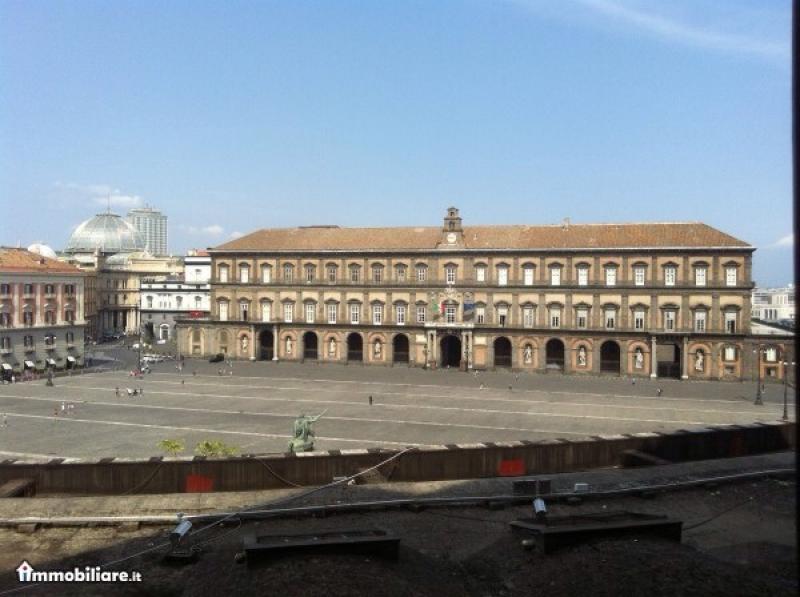 vendesi monolocale 45mq piazza plebiscito napoli. prestigioso