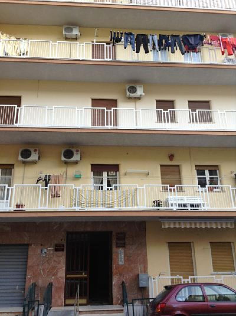 luminoso cinque vani 135 mq c.a. con ampi balconi rif 99/13