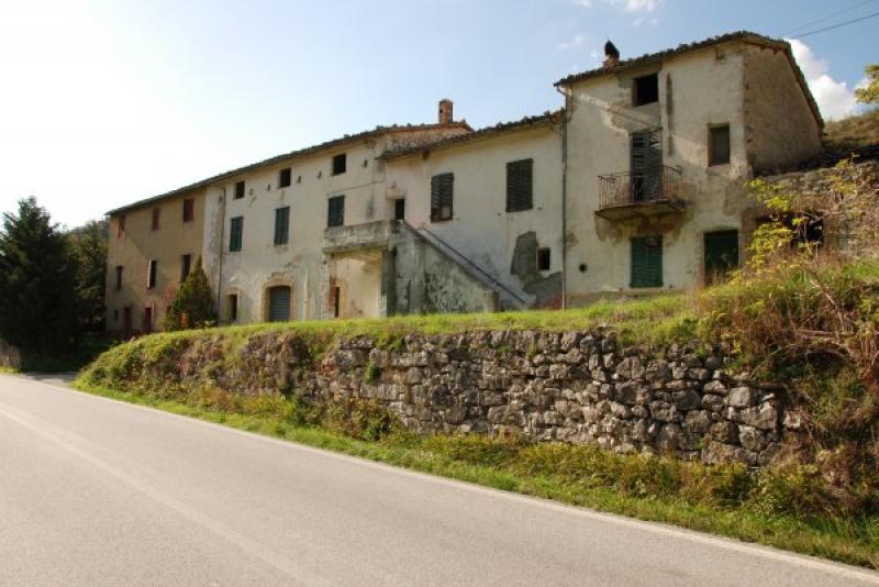 casa coloniva in vendita a fiuminata mc