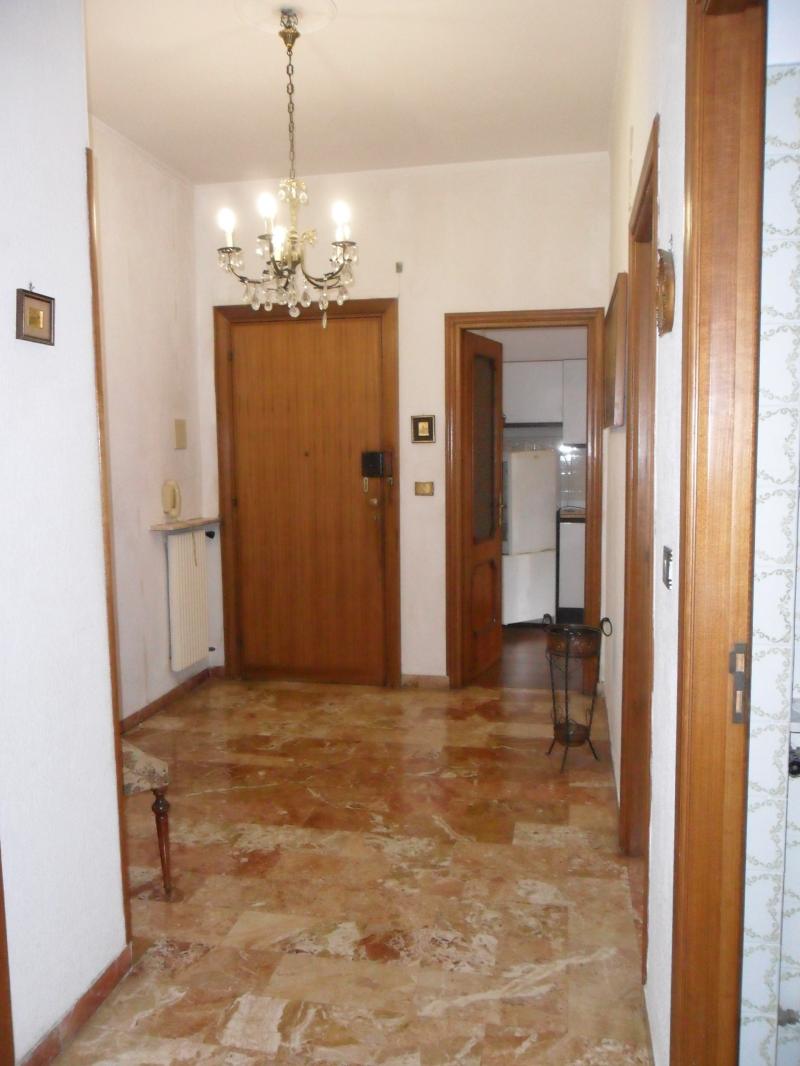 arenzano,privato vende ampio sei vani,luminosissimo, box di proprietÃ