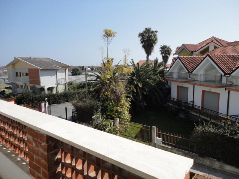 diano marina – vendo monolocale con grande spazio esterno a 800 metri dal mare