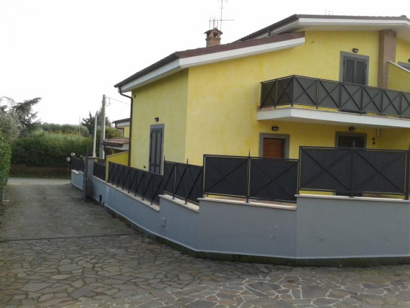 Vendesi Villa a Schiera a Velletri via della caranella 123