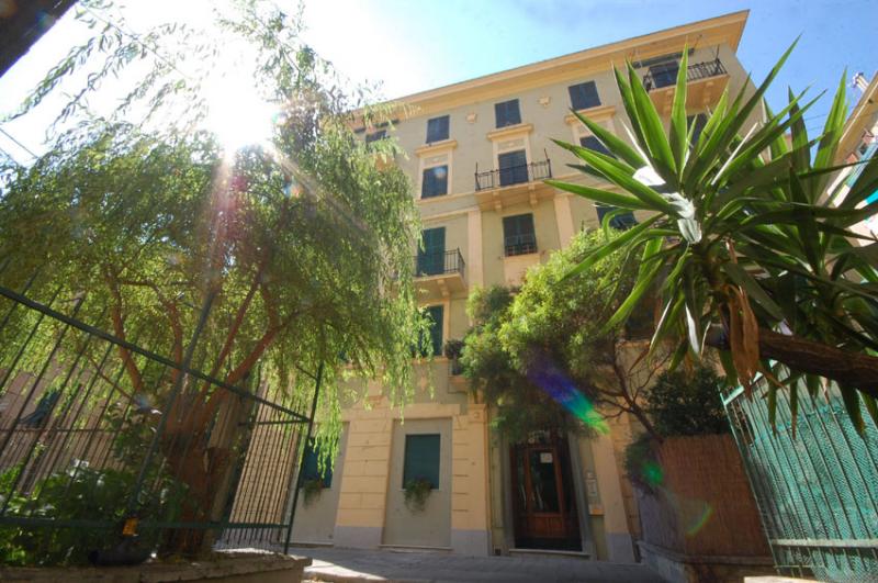 castelletto, adiacenze villa gruber, ciqnue vani giardino