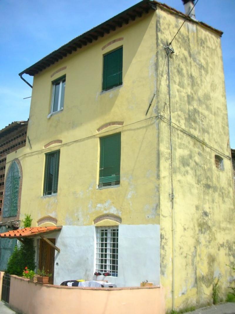 Vendesi Casa Indipendente a Lucca sorbano del vescovo