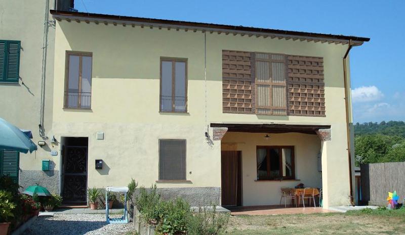Vendesi Rustico Casale Corte a Lucca arsina