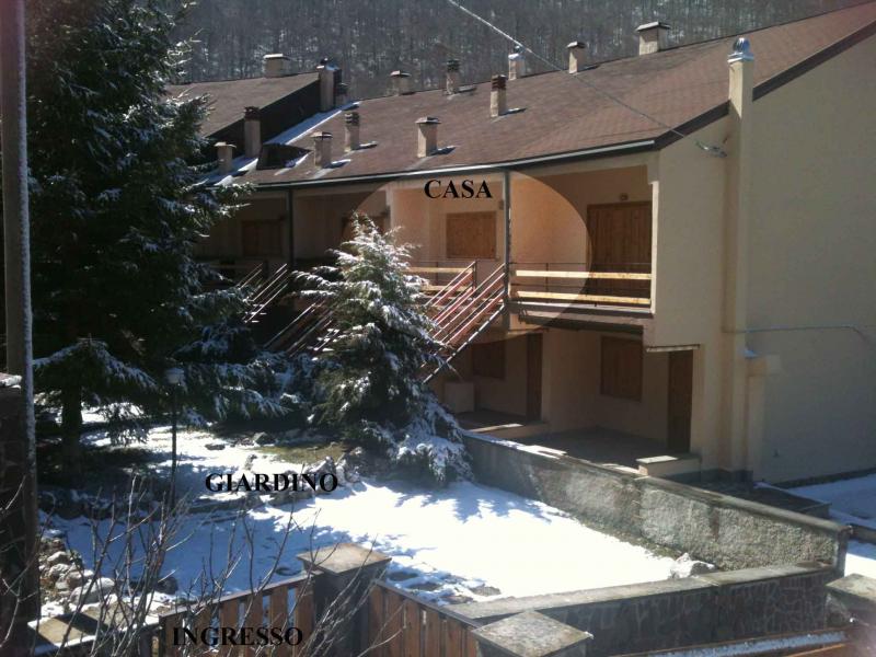 camporotondo vendo appartamento su 2 piani con giardino e posto auto privati