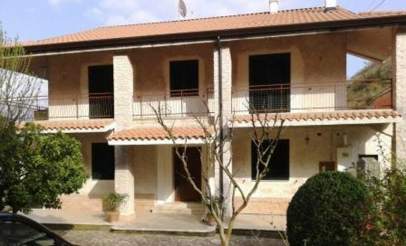 affitto villa con giardino non ammobiliata
