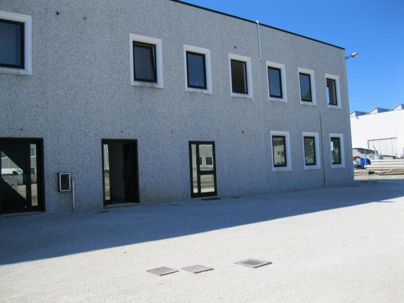 affittasi laboratorio artigianale con annessa residenza pertinenziale,posti in osimo an