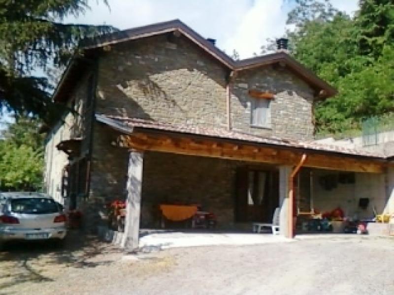 Vendesi Rustico Casale Corte a Borgo Val di Taro loc.granica 34