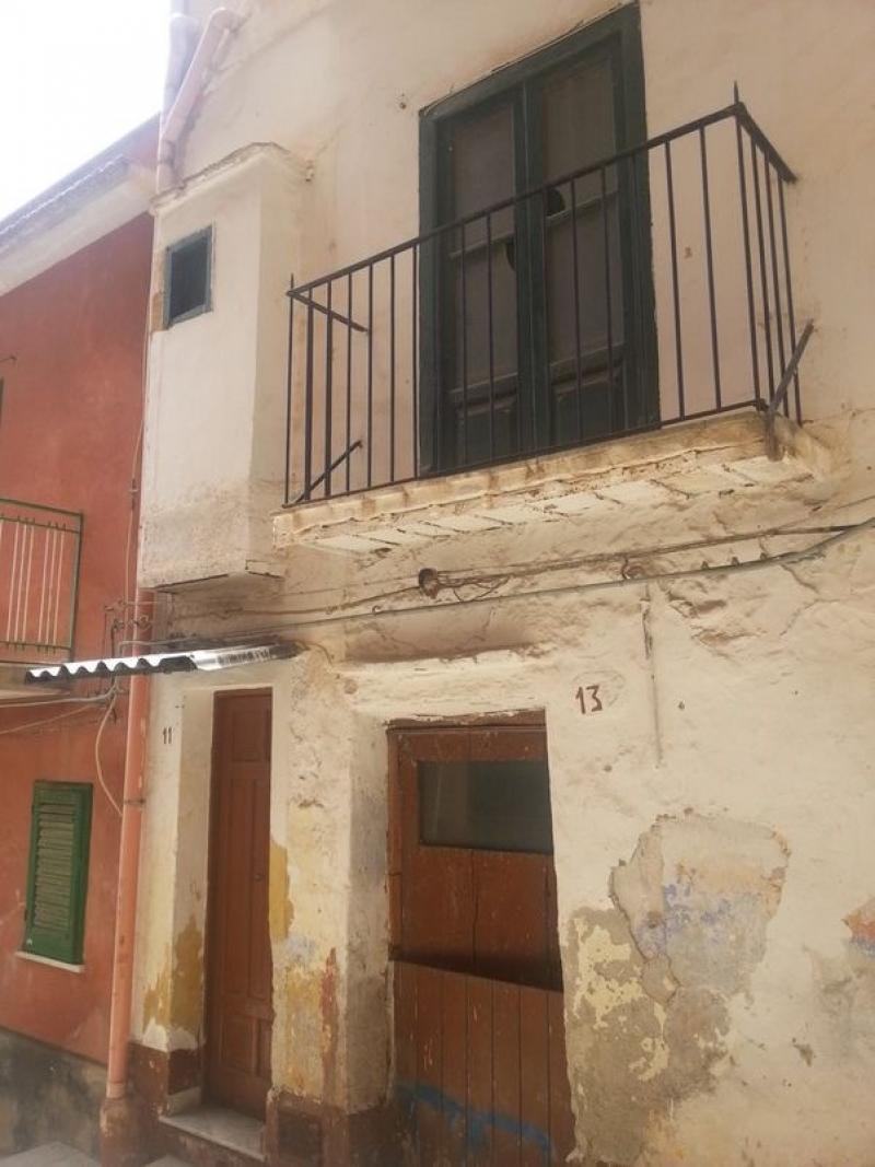 vendesi palazzina da ristrutturare 