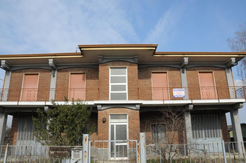 villa in zona residenziale tronzano vercellese vendesi