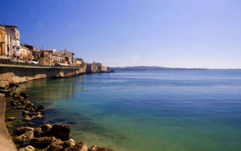 siracusa, ortigia, vendesi stabile ristrutturato ia-stab1